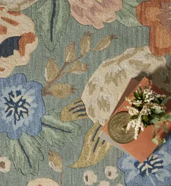 Vintage Blossoms Wool-Hooked Rug